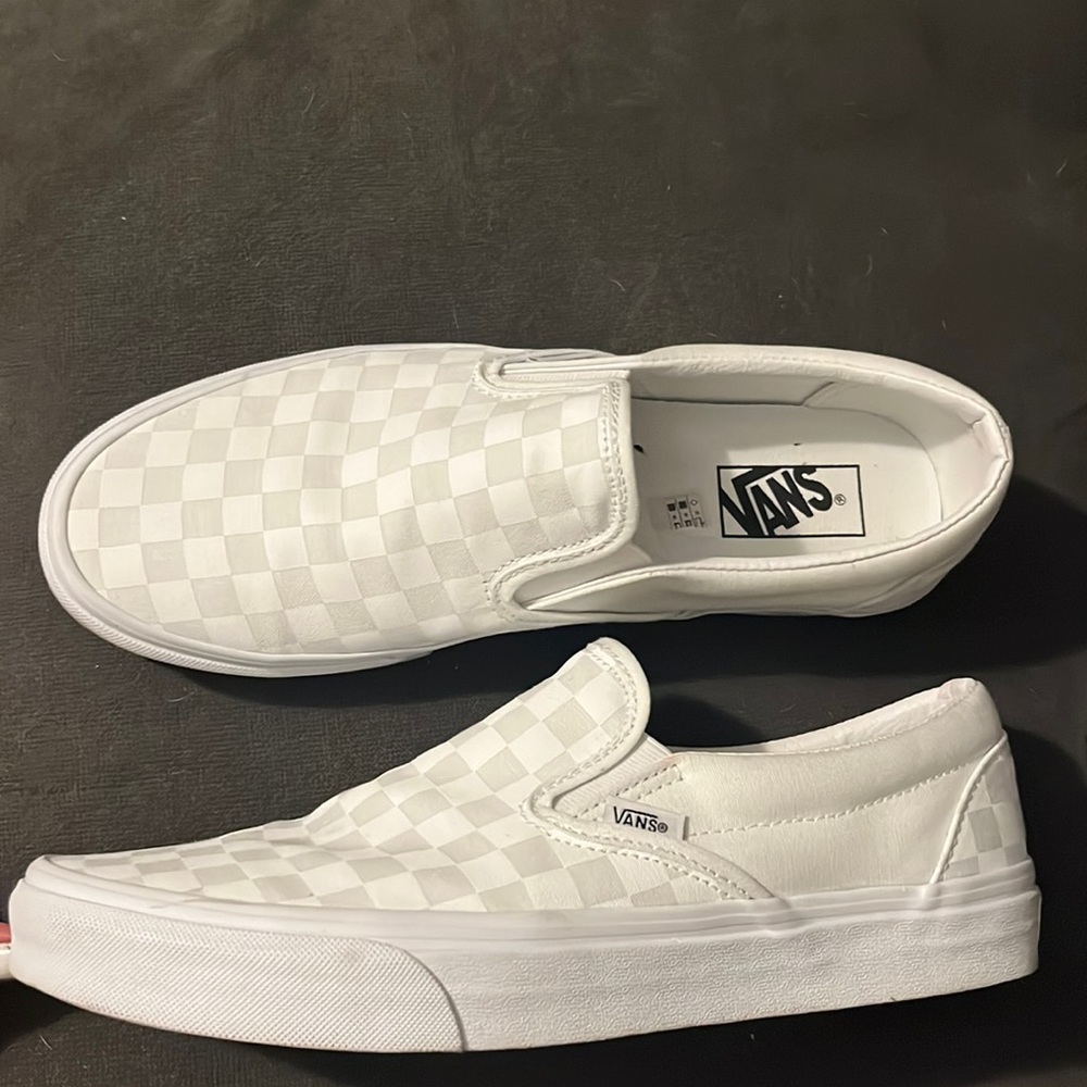 White vans slip on